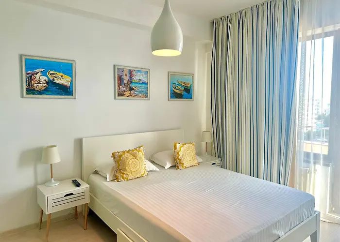 Acqua Blue 43 Summerland Apartment *