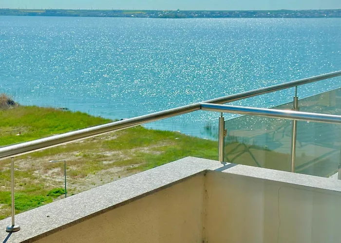 Acqua Blue 43 Summerland Apartment *